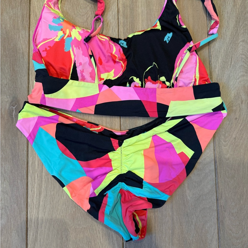 Colorful Abstract Bikini Set - Picture 2 of 3